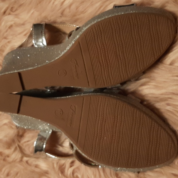 Forever Heels - Picture 3 of 4